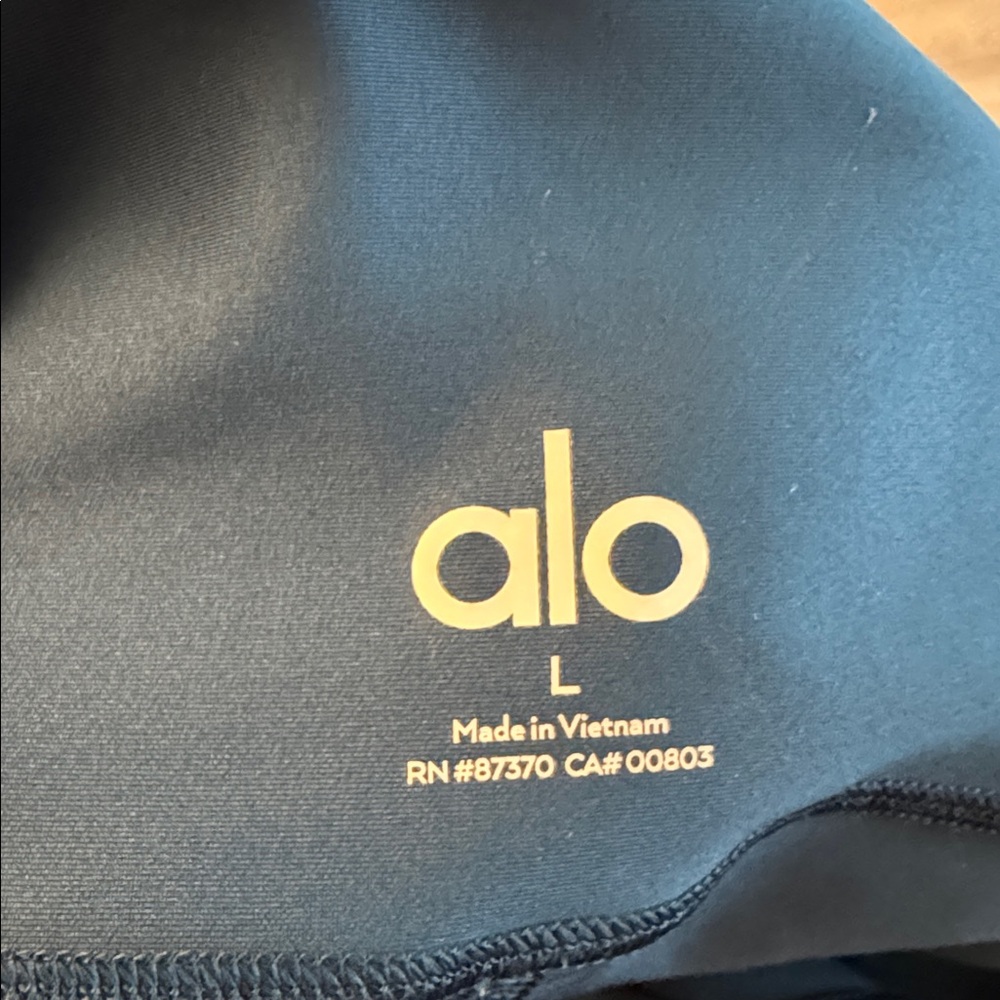 Alo Yoga High-Waist Airlift Legging - Picture 9 of 9